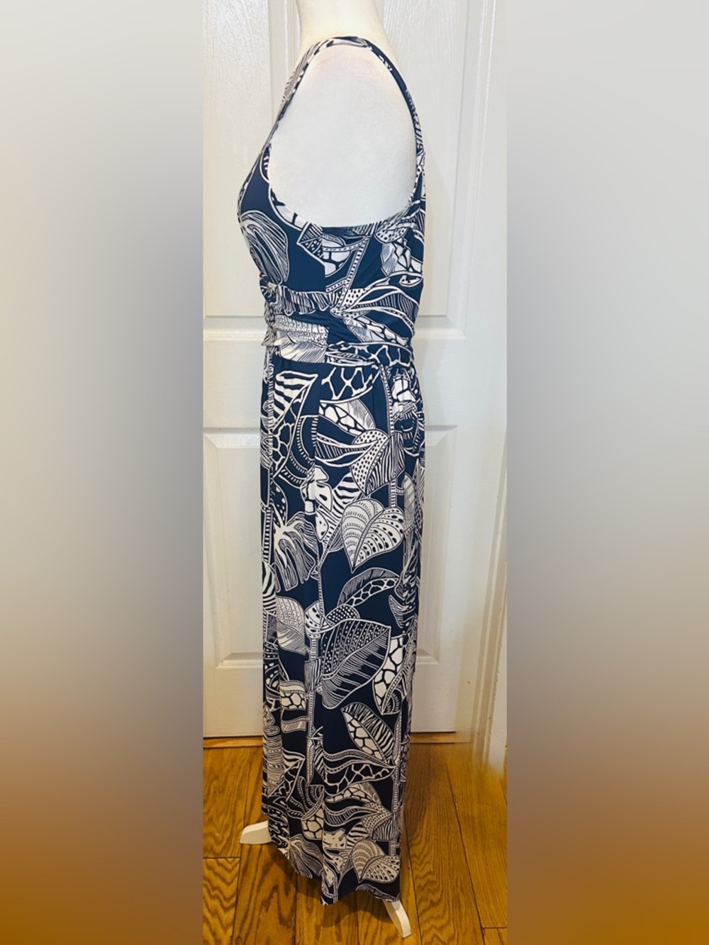 Tori Richard  Dress  Halter Blue White Tropical Twist Back Size Medium - Picture 6 of 10